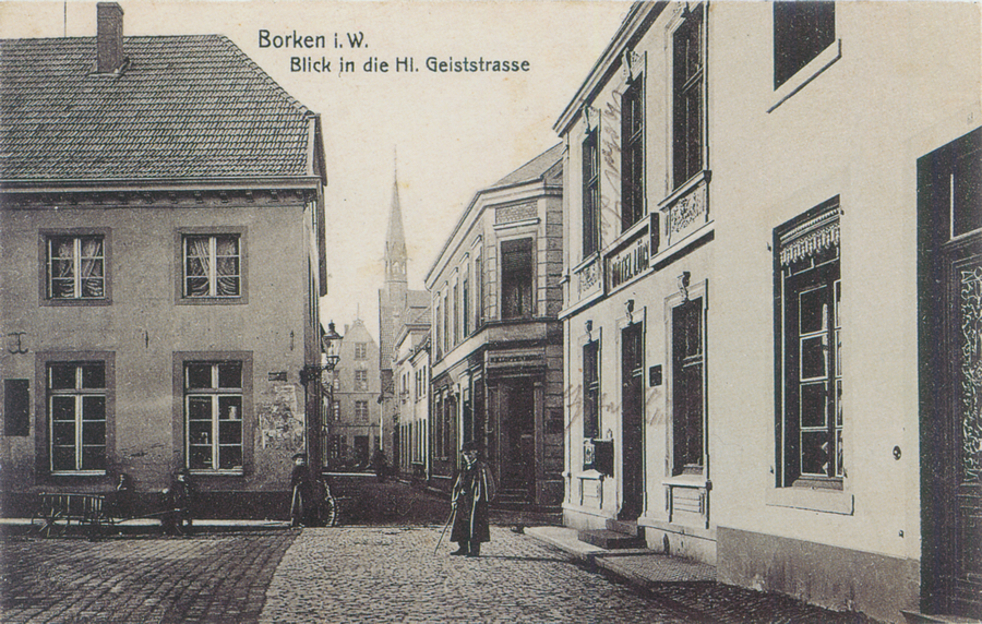 Blick in die Hl.-Geist-Str. Links das Haus Sonntag (Hollstegge), rechts das Hotel Lück, dazwischen die Grünstraße, heute Johann-Walling-Straße